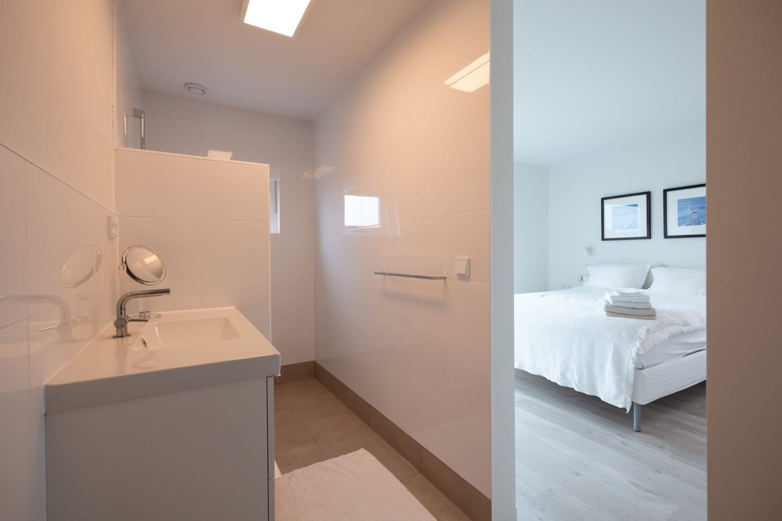 Moderne badkamer vakantiehuis Apenstaartje Terschelling Midsland aan Zee