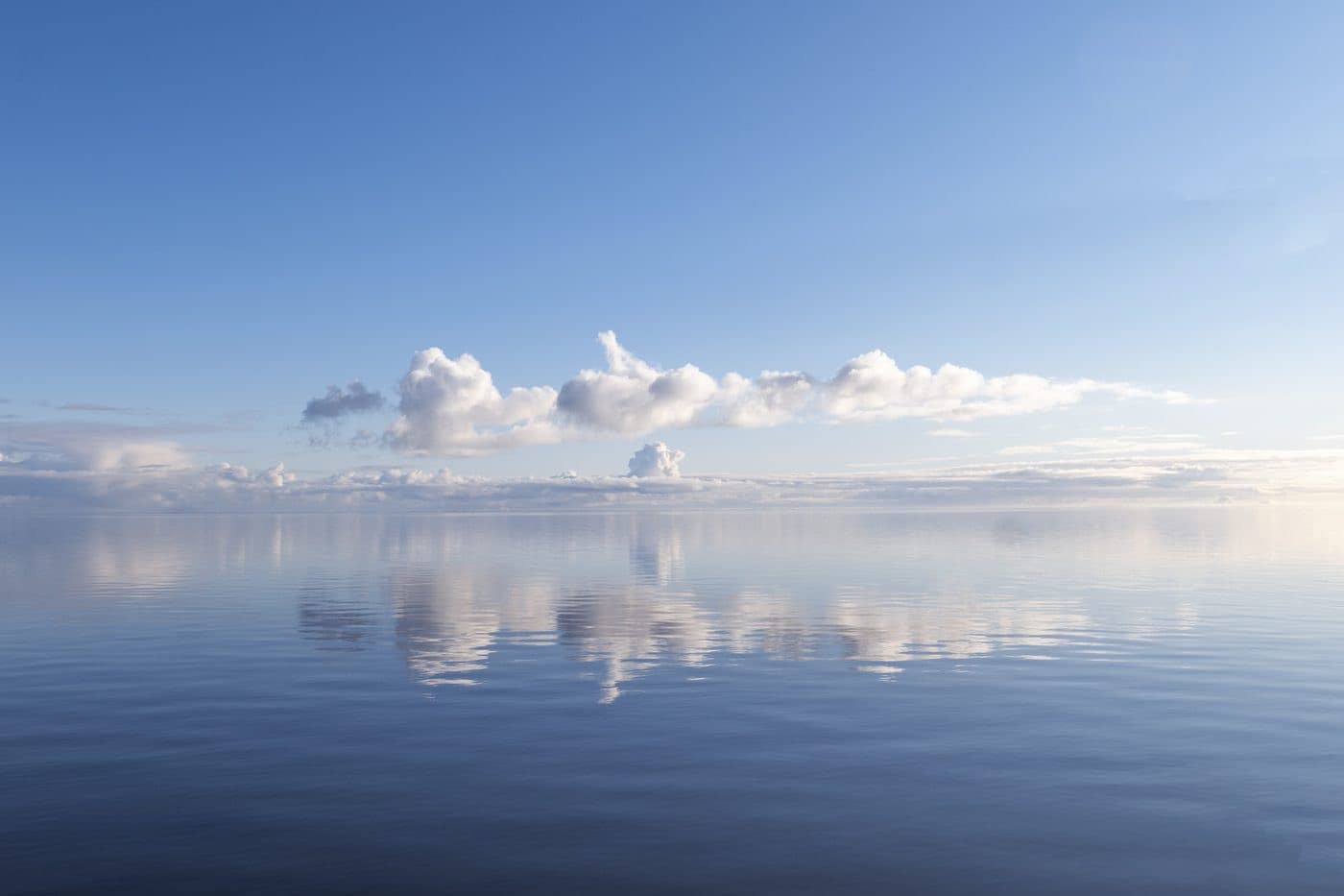 Spiegelstil wad bij Terschelling, Waddeneiland natuur