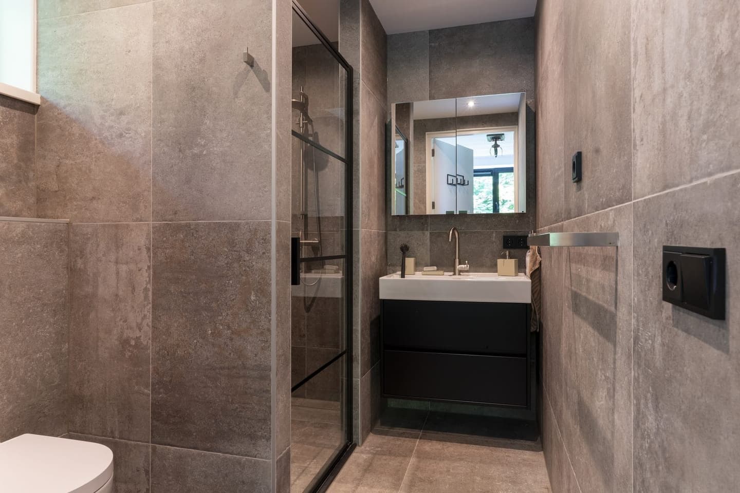 Moderne badkamer vakantiehuis Noordhoek Terschelling Midsland Noord